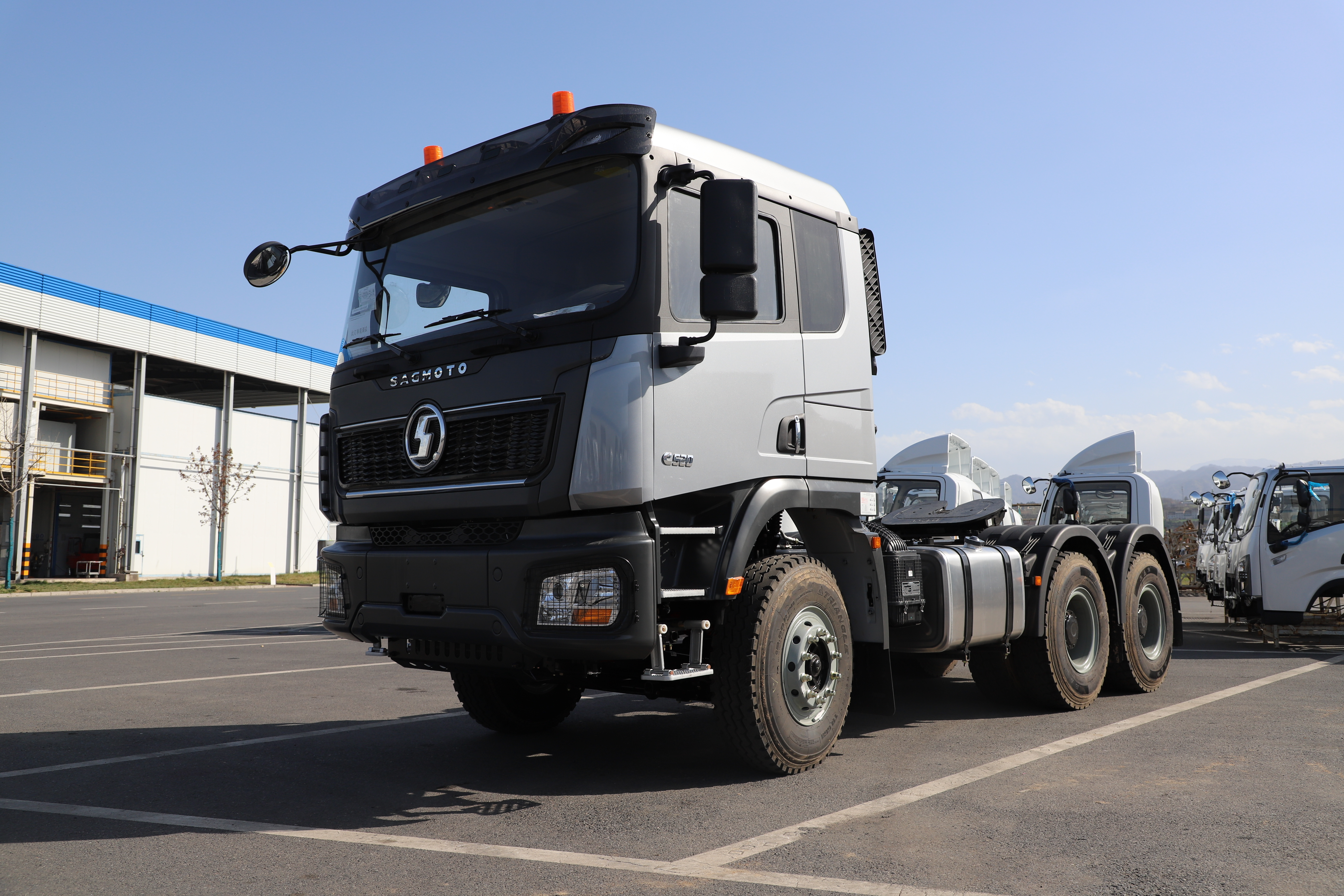 SAGMOTO X1s Tractor Truck